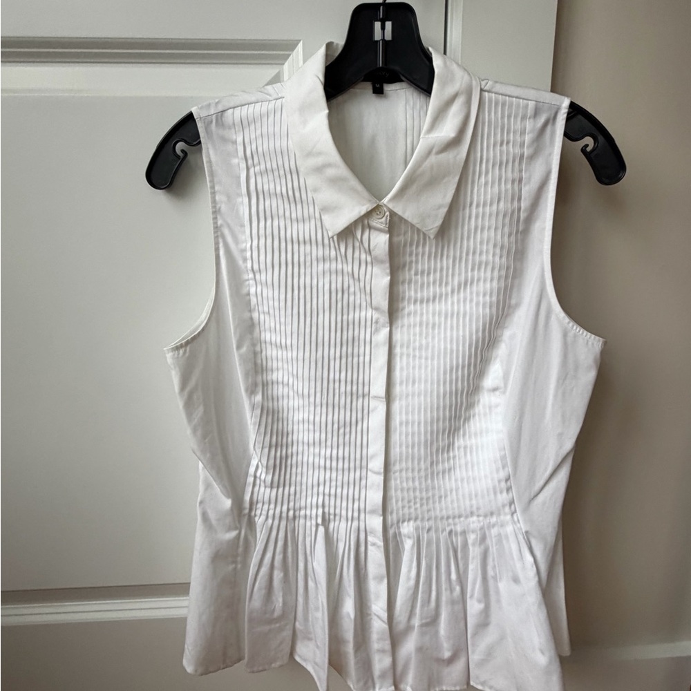 Theory White Sleeveless Collared Blouse with beautiful details